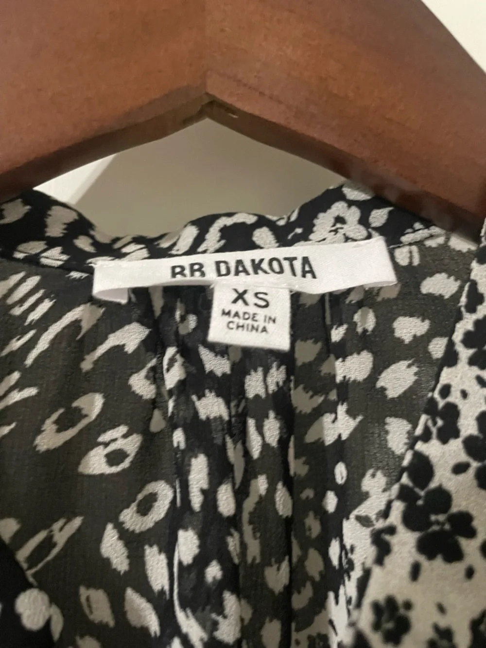 BB Dakota Mixed Reviews Ruffle Sleeve Blouse Black & White Floral Leopard XS